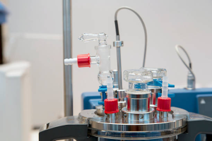 Salvando vidas: los biorreactores son la clave en la producción de medicamentos y terapias innovadoras.