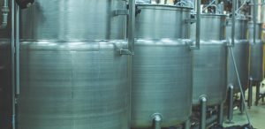 Tanques de tubos de acero inoxidable brillante para la industria cosmética.